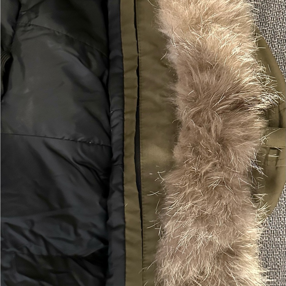 COPY - Canada Goose Montebello Thermal 625-Fill Power White Duck Down Filled Fu… - Picture 7 of 11